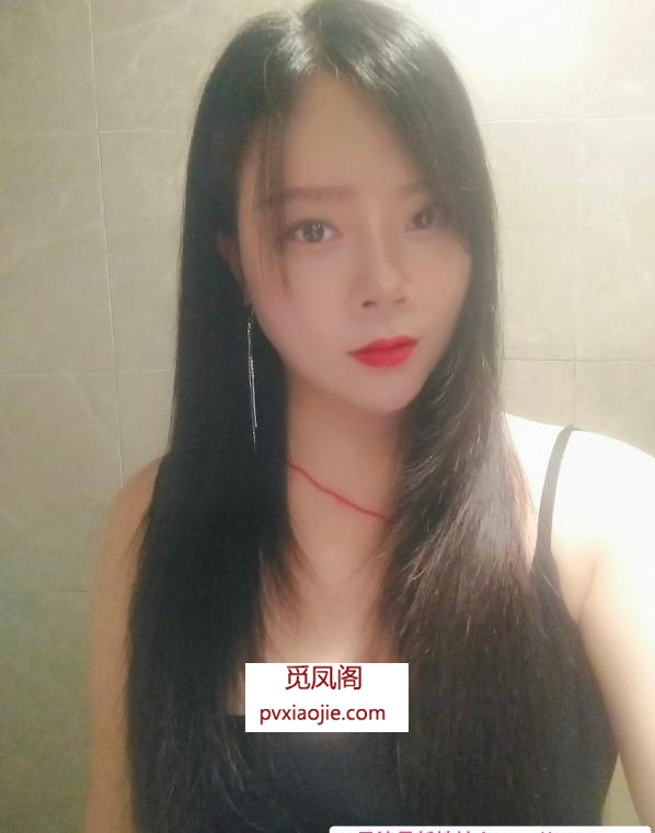 性价比很高的大胸妹子