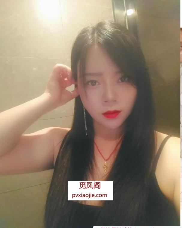 性价比很高的大胸妹子