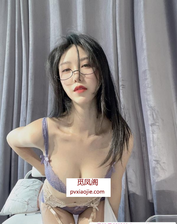 长腿翘臀风骚女郎