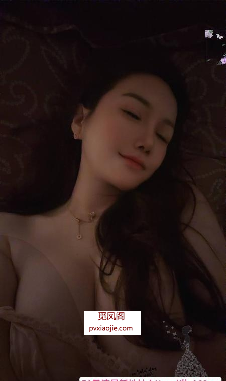 火辣身材混血颜值妹子