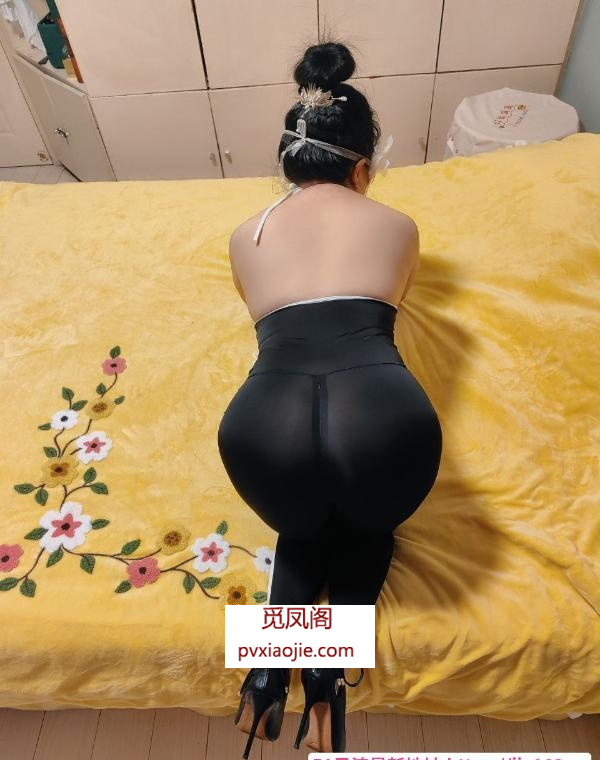 连体裤肉臀少妇